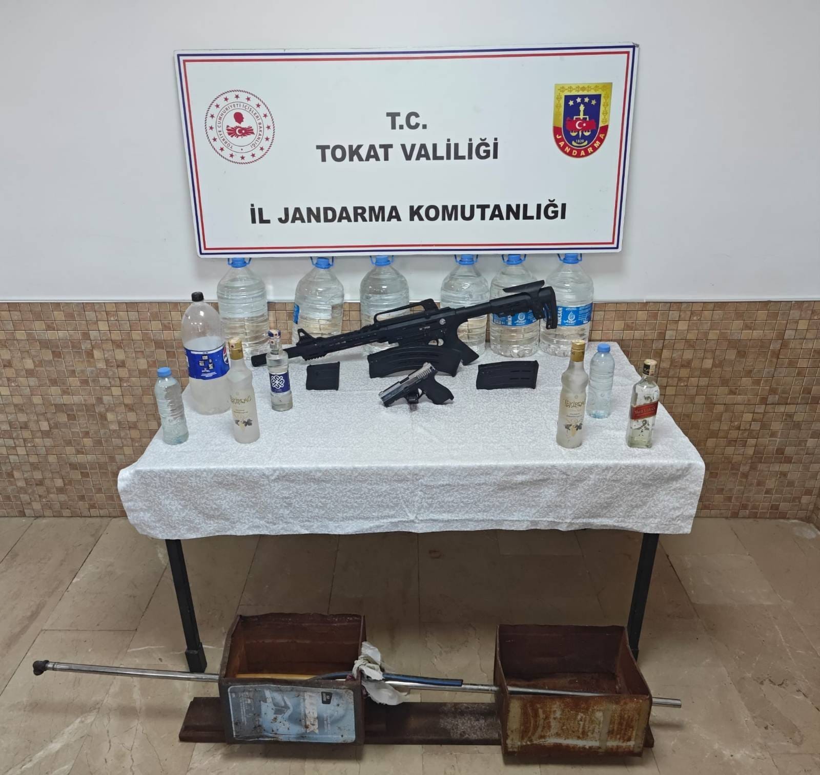 Tokat’ta Jandarmadan Kaçak ve Sahte Alkol Operasyonu